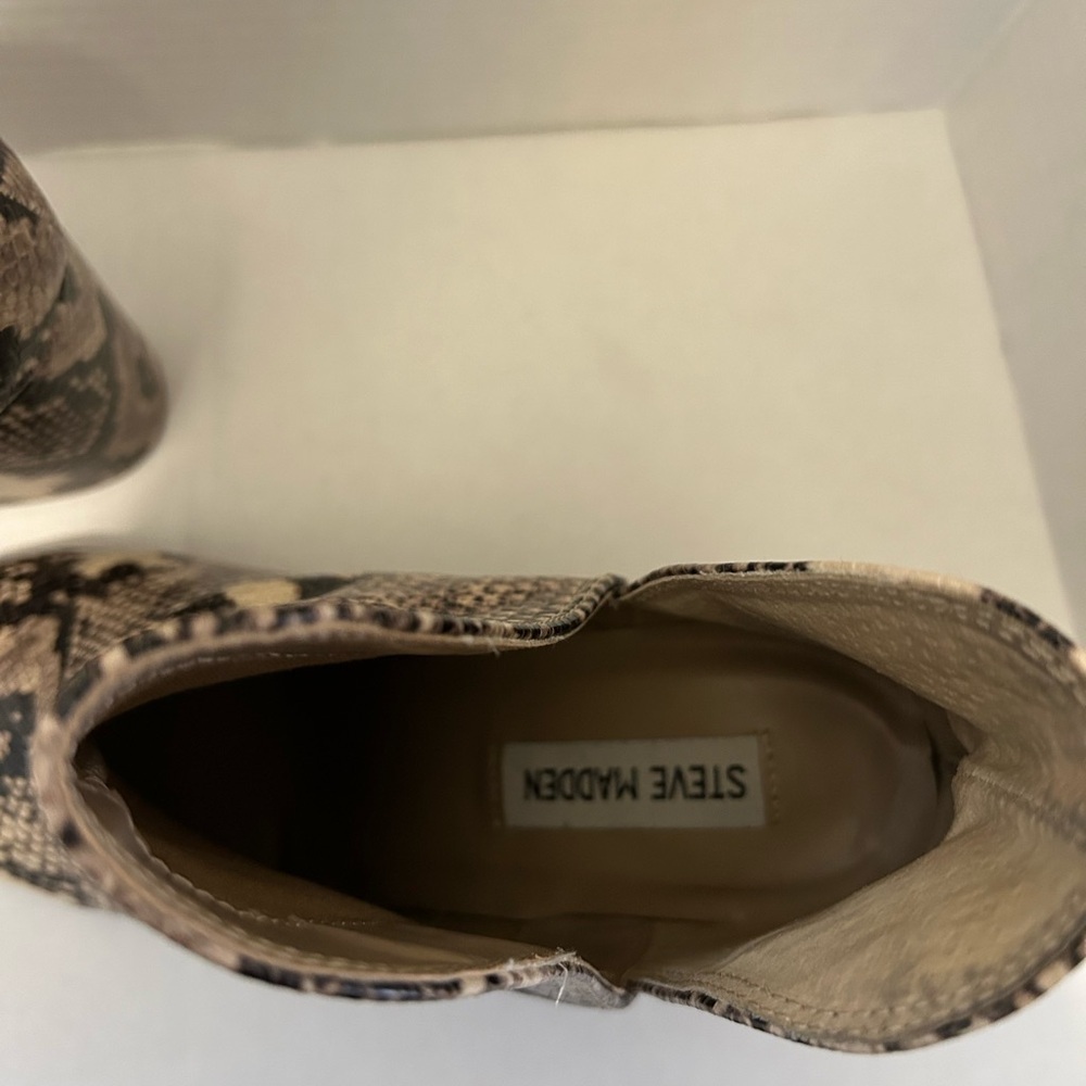 Steve Madden Snakeskin Pattern Ankle Booties size 10 M women. Block Heel. OBO - Picture 10 of 14